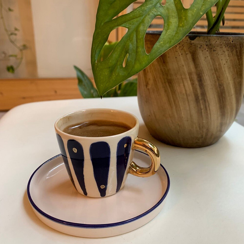 Kézzel készített kerámia csésze török kávé espresso csésze, arany részlettel egyedi készítésű egyszeri adag
