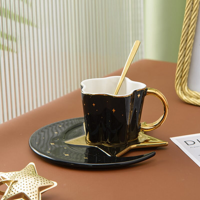 Star Moon kávéscsésze és csészealj kanállal Kreatív kerámia arany nyelű bögre Délutáni tea csésze gyümölcslé víz ital csésze porcelán