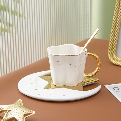 Star Moon kávéscsésze és csészealj kanállal Kreatív kerámia arany nyelű bögre Délutáni tea csésze gyümölcslé víz ital csésze porcelán