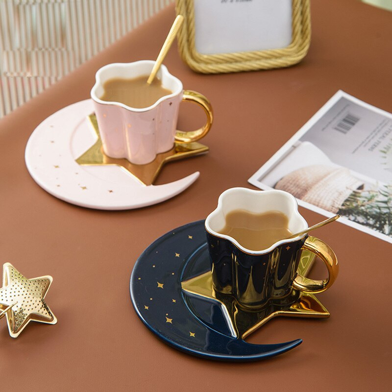 Star Moon kávéscsésze és csészealj kanállal Kreatív kerámia arany nyelű bögre Délutáni tea csésze gyümölcslé víz ital csésze porcelán