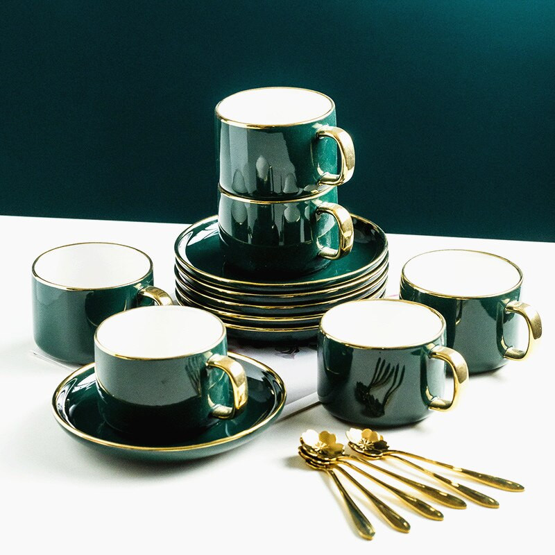 Európai fényűző arany keretű kerámia kávés teás csészék Arany Csúcsminőségű Bone China csészealj szett Születésnapi ajándékok pároknak