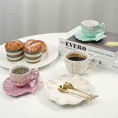 Japán stílusú Pearl Shell bögre kávés csészealj készlet kanállal Macaron színes kerámia bögre 180 ml délutáni teás csésze otthoni tejcsésze