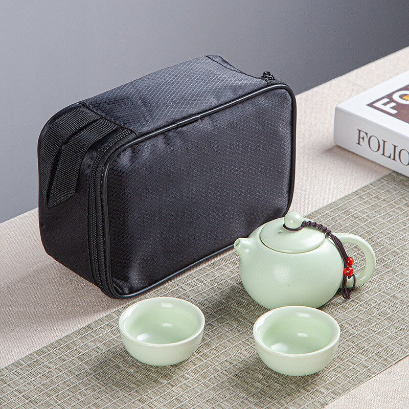 A hordozható teáskészlet tartalma: 1 teáskanna, 2 teáscsésze, 1 zacskó, gyönyörű és egyszerű teáskanna, kínai utazási kerámia hordozható teasettel, gaiwan