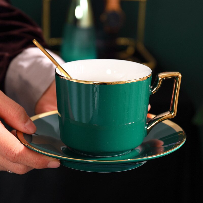 Green Ceramics Kreatív csésze és csészealj Porcelán egyszerű teáskészletek Szobai kávéscsészék Tazas Para Cafe Konyhai edények