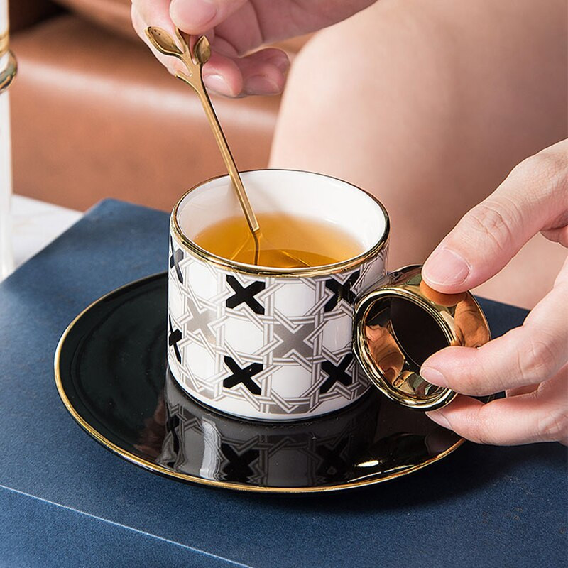 150 ml-es kerámia kávéscsésze Nordic kreatív geometriai készlet délutáni tea Arany kerámia kanállal Irodai teáscsésze otthoni tejcsésze