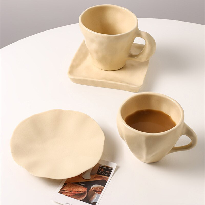 Cutelife Yellow Ceramics Szabálytalan kávéscsésze szett Kreatív Reggeli Tej Latte Tea csésze csészealj Lakásdekor Újrafelhasználható ivópohár