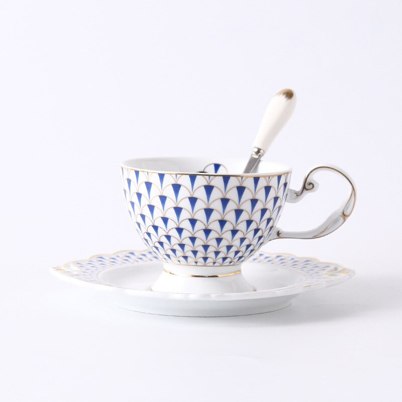 Europietiško stiliaus elegantiški ir tauraus aukso arbatos puodeliai, lėkštės ir šaukštai popietės desertas arbatinė kavos puodeliai arbatos rinkinio puodelis