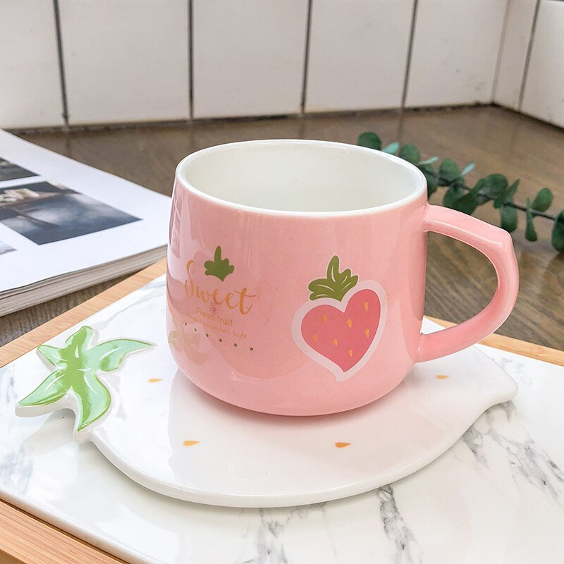 250 ml-es kreatív vizes csésze csészealjjal Kawaii eper kerámia tejes bögre gyümölcslé kávésbögrék Rajzfilm ivópohár gyerekeknek ajándékok