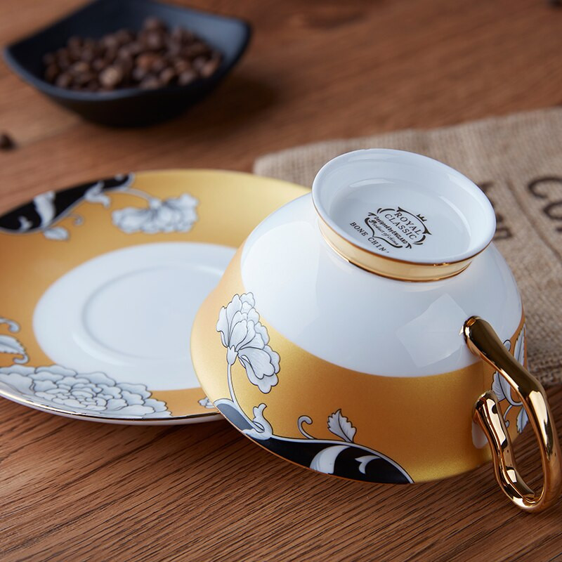 Deluxe európai stílusú teáscsésze készlet csontporcelán teáscsésze és csészealj teáskanál kávézó kávéscsésze délutáni tea party fekete teás csésze
