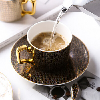 Κλασικά φλιτζάνια και πιατάκια καφέ υψηλής ποιότητας σε πλέγμα Ευρωπαϊκή κομψή πορσελάνη με κόκαλο Φλιτζάνι καφέ Βρετανικό απογευματινό τσάι Μαύρο σετ τσαγιού