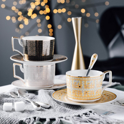 Скандинавски стил Bone China Чаша за кафе Чинийка Комплект лъжици 220 ml British Cafe Порцеланова чаша за чай Усъвършенствана керамична чаша за чай