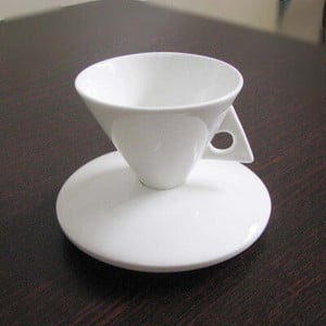 Luxus Bone China kúp típusú eszpresszó csésze kerámia piramis kis fekete kávés bögre és csészealj készletek 70 ml teáscsésze Exquisite Italian