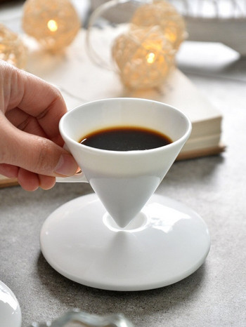 Luxury Bone China Τύπος Κώνου Κύπελλο Espresso Κεραμική πυραμίδα Μικρή μαύρη κούπα καφέ και πιατάκι σετ 70ml Φλιτζάνι τσαγιού Exquisite Italian