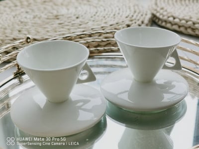 Luxus Bone China kúp típusú eszpresszó csésze kerámia piramis kis fekete kávés bögre és csészealj készletek 70 ml teáscsésze Exquisite Italian