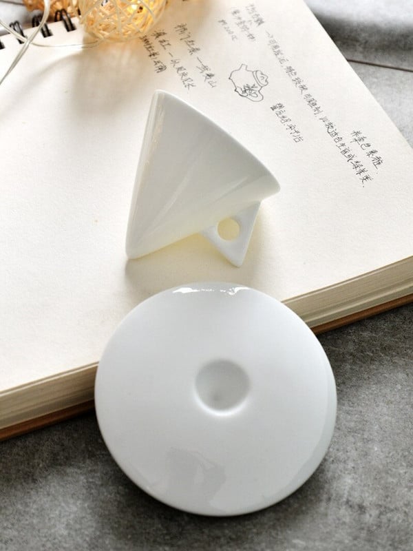 Luxus Bone China kúp típusú eszpresszó csésze kerámia piramis kis fekete kávés bögre és csészealj készletek 70 ml teáscsésze Exquisite Italian