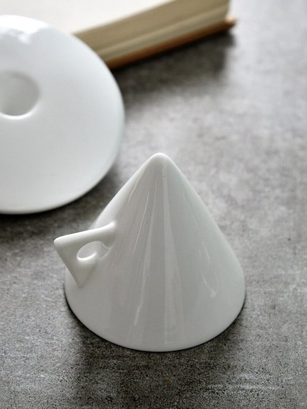 Luxus Bone China kúp típusú eszpresszó csésze kerámia piramis kis fekete kávés bögre és csészealj készletek 70 ml teáscsésze Exquisite Italian