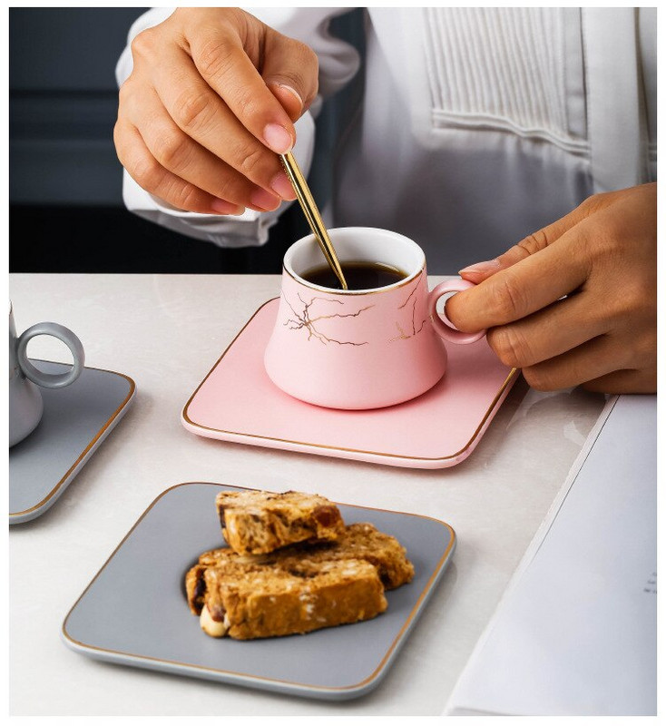 Espreso kavos puodelis ir lėkštė 80 ml ir lėkštės spalvotas dėžutės rinkinys lengvas prabangus Pnompenio poros verslo dovanų puodelis mažos talpos