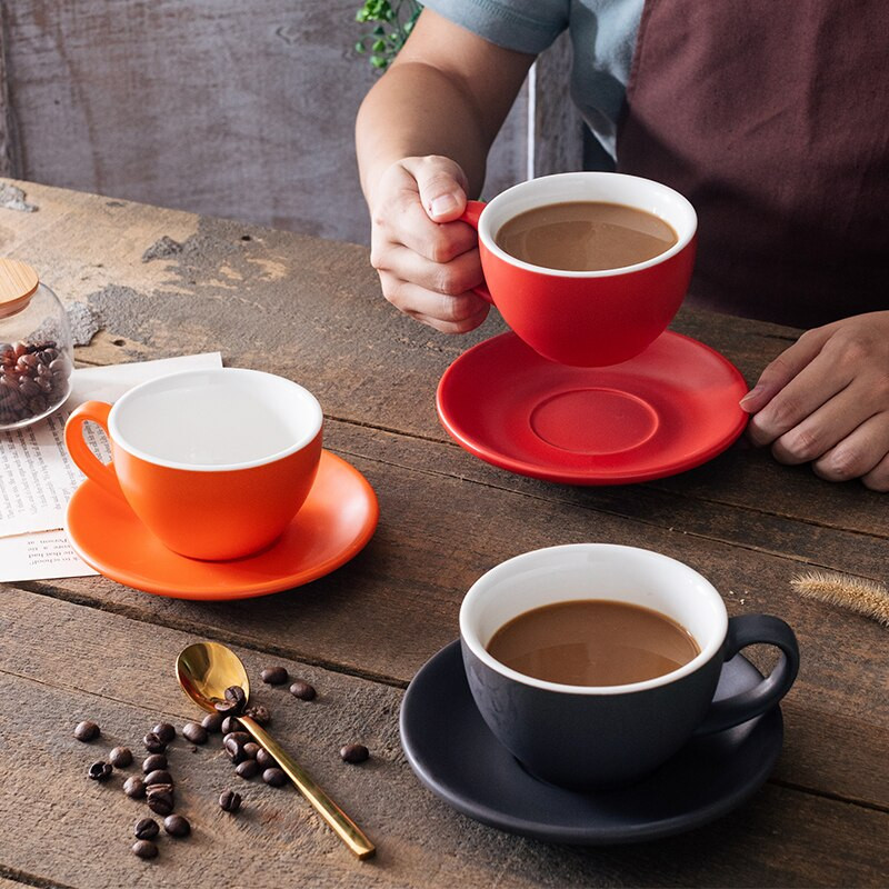 Kávéscsésze matt kerámia bögre Cappuccino Latte porcelán italos edények teáscsészék és csészealj készletek 220 ml-es születésnapi ajándék kávé edénykészletek