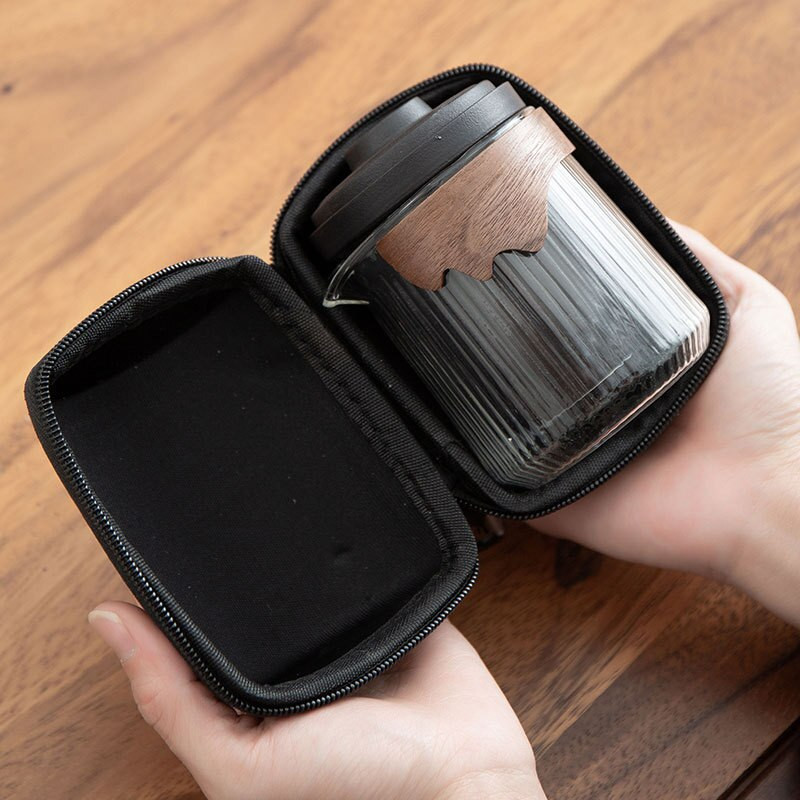 Keraminis kelioninis Kung Fu arbatos rinkinys Arbatos indų rinkinys Kelioninis maišelis Vienas arbatinukas Keturi arbatinukai Porcelianinis stiklinis arbatinukas su puodelių rinkiniu Verslo dovana