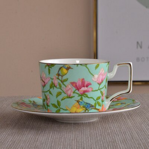 British Style Flower Bone China kávéscsésze és csészealj készlet Csúcsminőségű délutáni tea pasztorális stílusú virágos teáscsésze