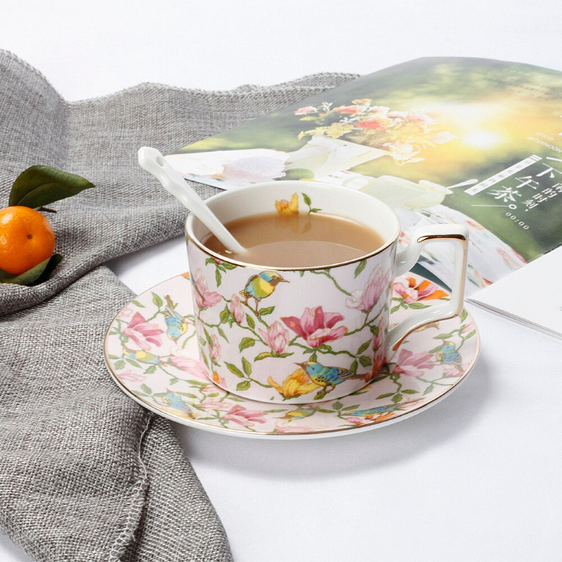 British Style Flower Bone China kávéscsésze és csészealj készlet Csúcsminőségű délutáni tea pasztorális stílusú virágos teáscsésze