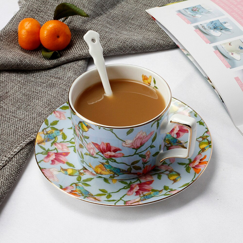 British Style Flower Bone China kávéscsésze és csészealj készlet Csúcsminőségű délutáni tea pasztorális stílusú virágos teáscsésze
