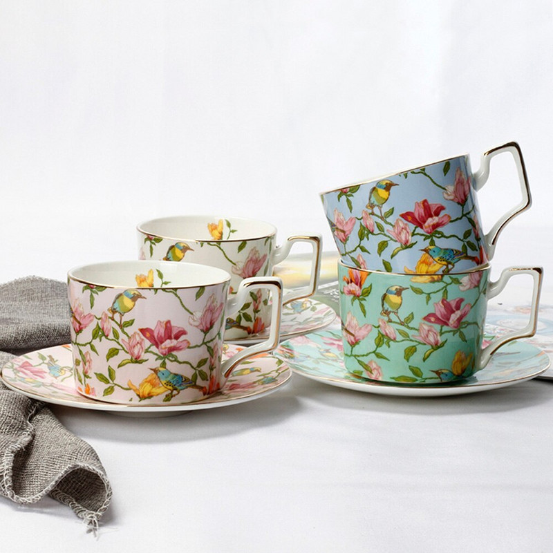British Style Flower Bone China kávéscsésze és csészealj készlet Csúcsminőségű délutáni tea pasztorális stílusú virágos teáscsésze