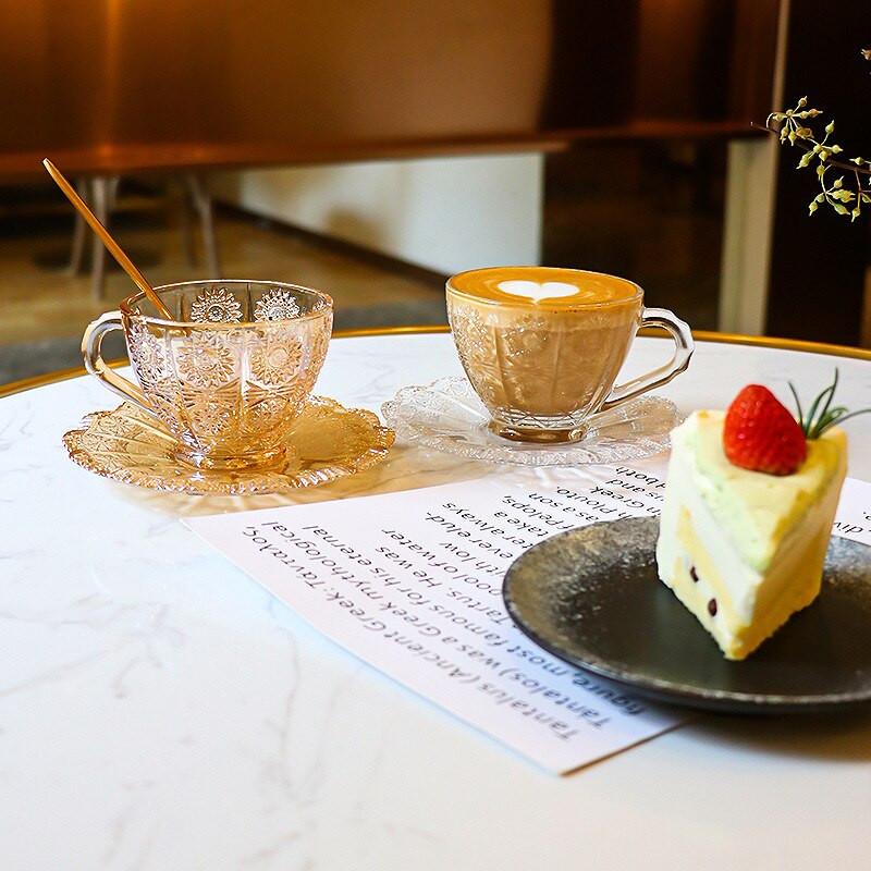Nordic Glass Coffee Cup Luxury Relief Virágmintás Kávésbögrék Csészealj öltöny szett Átlátszó hideg és meleg italok Tea Tejcsésze