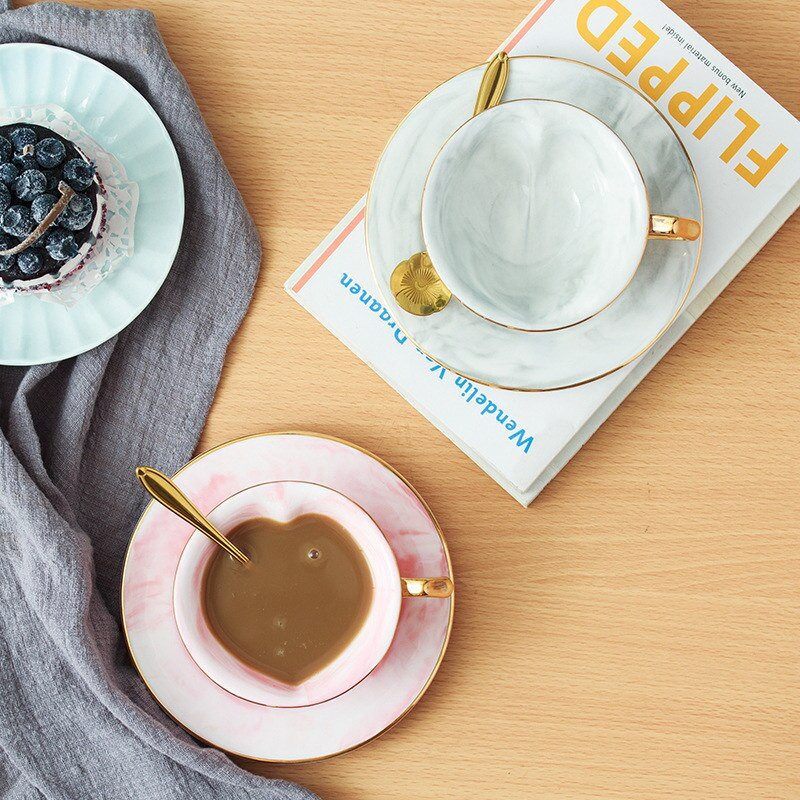 Širdies formos keraminių kavos puodelių lėkštės rinkinys Poros meilužei Dovanų ryto puodeliai Pusryčių Pieno Arbatos Puodelis Marmuriniai Porcelianiniai Puodeliai Gėrimų indai