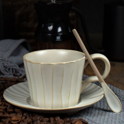 Porcelianinis europietiškos kavos puodelio rinkinys Prabangus Small Bone China arbatos puodelis su lėkšte White Xicara De Cafe puodeliu ir lėkšte QJJ60BYD