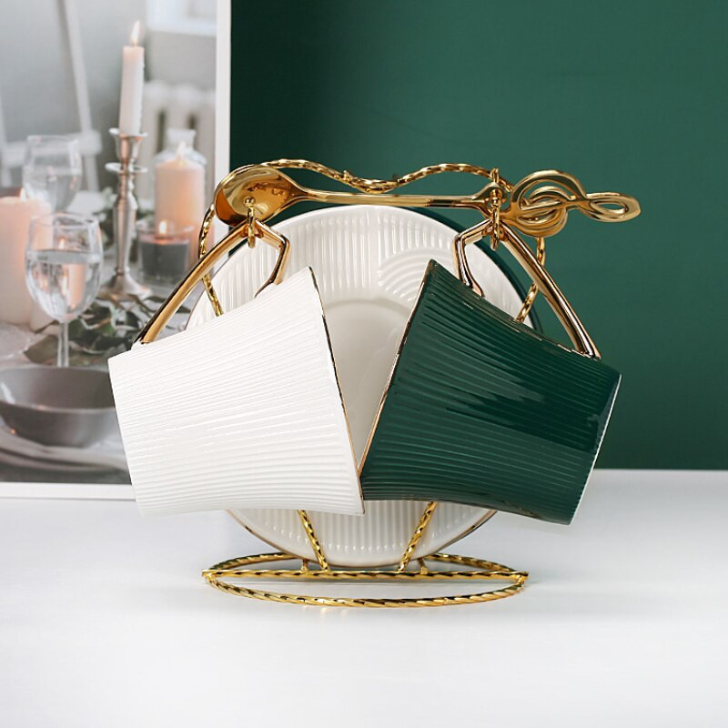 Arbatos puodelių rinkinys auksiniu kraštu