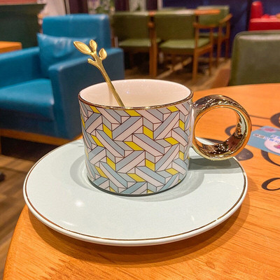 Prabangus keraminis puodelis Kavos puodelis su lėkštės rinkiniu auksiniais rėmeliais Biure Namų popietės arbatos Pieno vandens puodelis Asmenybės dovana
