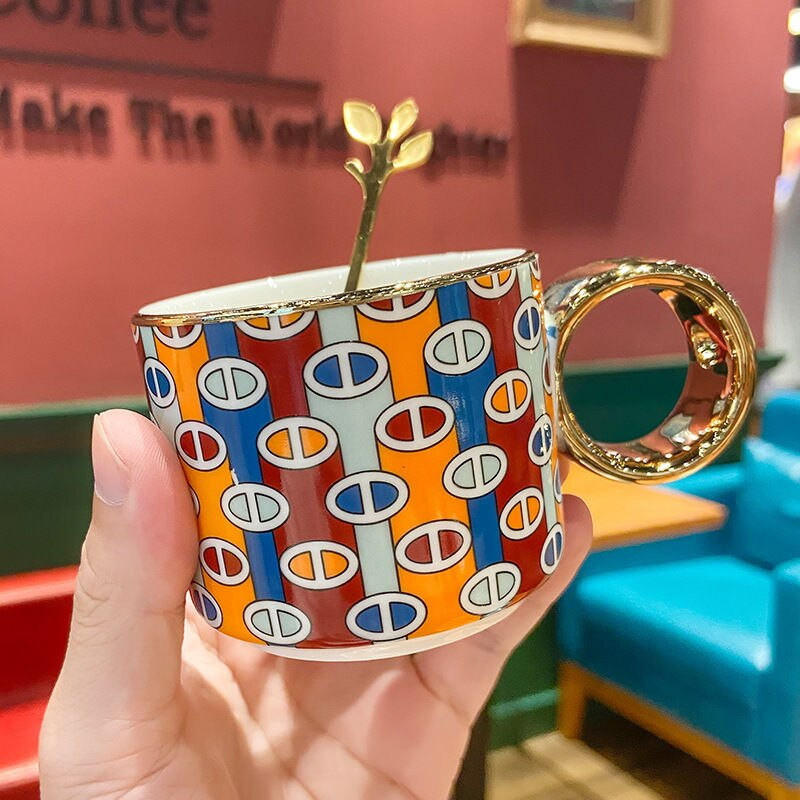 Prabangus keraminis puodelis Kavos puodelis su lėkštės rinkiniu auksiniais rėmeliais Biure Namų popietės arbatos Pieno vandens puodelis Asmenybės dovana