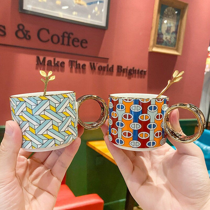Prabangus keraminis puodelis Kavos puodelis su lėkštės rinkiniu auksiniais rėmeliais Biure Namų popietės arbatos Pieno vandens puodelis Asmenybės dovana