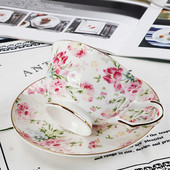 Flower Design European Bone porcelán kávéskészlet Csúcsminőségű Porcelán kávéscsésze és csészealj Luxus ajándékok Gyöngymáz