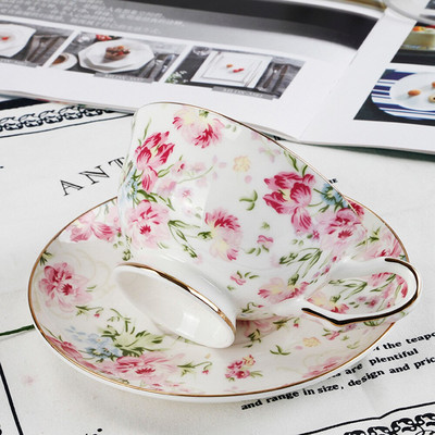 Flower Design European Bone porcelán kávéskészlet Csúcsminőségű Porcelán kávéscsésze és csészealj Luxus ajándékok Gyöngymáz