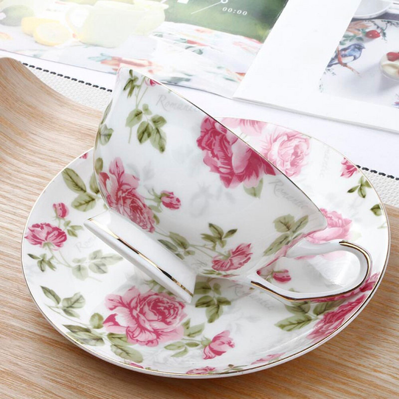 Flower Design European Bone porcelán kávéskészlet Csúcsminőségű Porcelán kávéscsésze és csészealj Luxus ajándékok Gyöngymáz