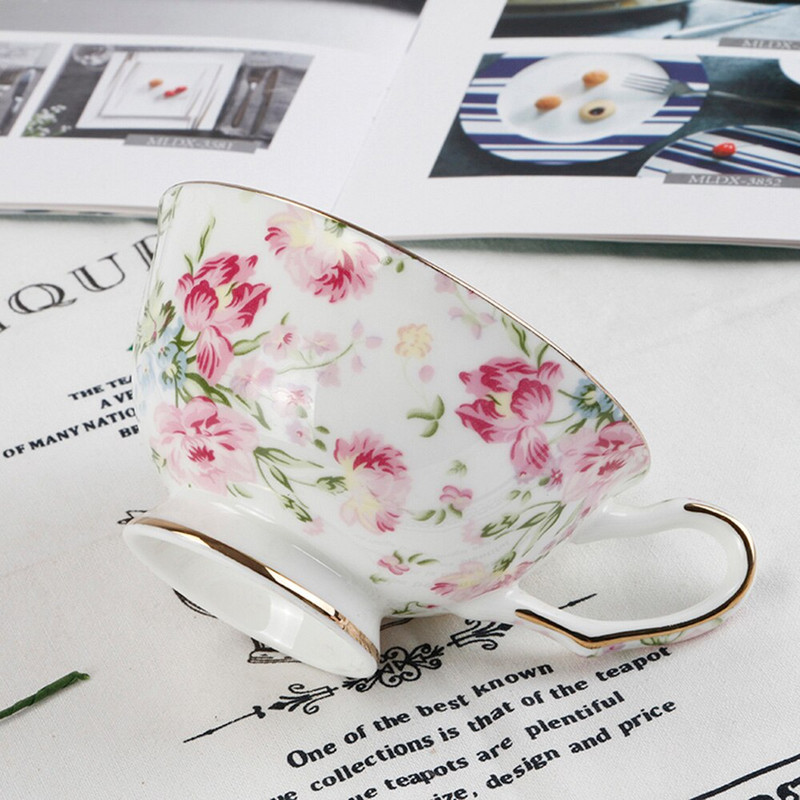 Flower Design European Bone porcelán kávéskészlet Csúcsminőségű Porcelán kávéscsésze és csészealj Luxus ajándékok Gyöngymáz