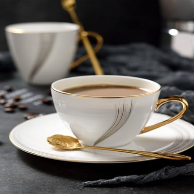 Europe kafijas tase kaula porcelāna kauss Krūzes krūze un apakštasītes karotes komplekta dizains tazas de cafe espresso tase eiropas kafija 220-300ml