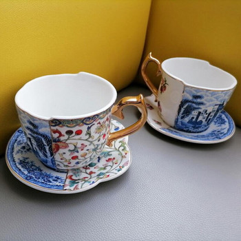 Европейски ръчно рисувани златни ретро луксозни комплект чаши и чинийки Емайлиран фаянс Син и бял порцелан Следобедна чаша с цветя