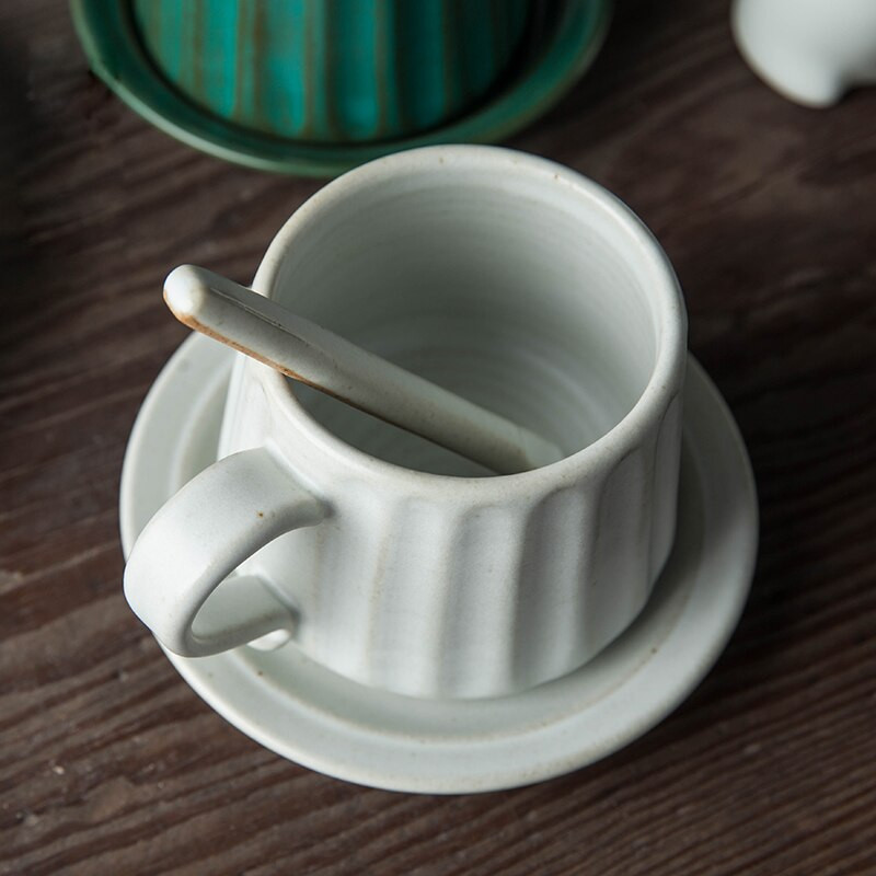 Ceașă de cafea și farfurie din ceramică din coloana romană europeană Jingdezhen Set de căni de cafea retro lucrate manual cu ceașcă de artă din argilă grosieră ceașcă de ceai