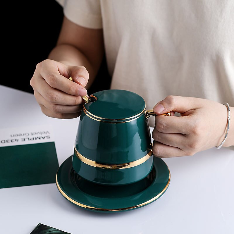 Kiváló minőségű arany keretű kerámia kávéscsésze kerámia teáscsésze csészealj kanál készlet Advanced Creative Porcelán eszpresszó csésze díszdobozsal