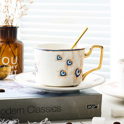 Nordic Golden Peacock Fashion kávéscsésze és csészealjak Luxus kerámia porcelán teáscsésze készlet Otthoni buli délutáni teáscsésze italos edények