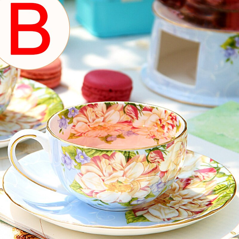Kávéscsésze készlet Délutáni teás készlet Kerámia brit vörös teás csészealj otthoni készlet Exquisite Bone China retro tea csésze készlet