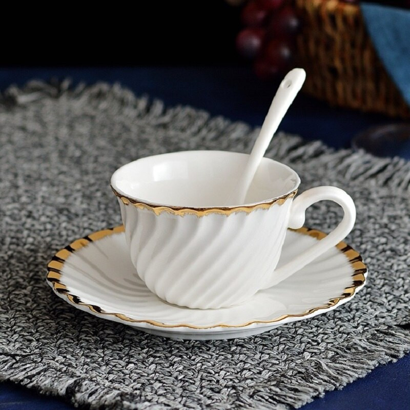 Crăciun Yuwen ceașcă și farfurie de cafea din ceramică Set rafinat de farfurii de ceași de cafea Hotel Club ceașcă și lingură de cafea de calitate superioară