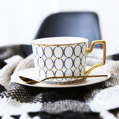 Luxus európai kávéscsészék Porcelán brit csészék fogantyúval, újrafelhasználható tasse A Cafe Ceramique háztartási kávéscsészék QJJ60BYD