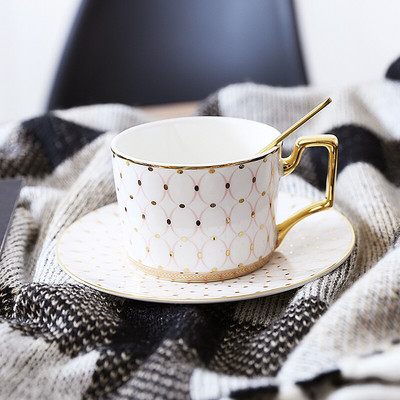 Luxus európai kávéscsészék Porcelán brit csészék fogantyúval, újrafelhasználható tasse A Cafe Ceramique háztartási kávéscsészék QJJ60BYD