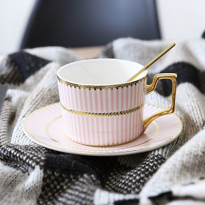 Luxus európai kávéscsészék Porcelán brit csészék fogantyúval, újrafelhasználható tasse A Cafe Ceramique háztartási kávéscsészék QJJ60BYD
