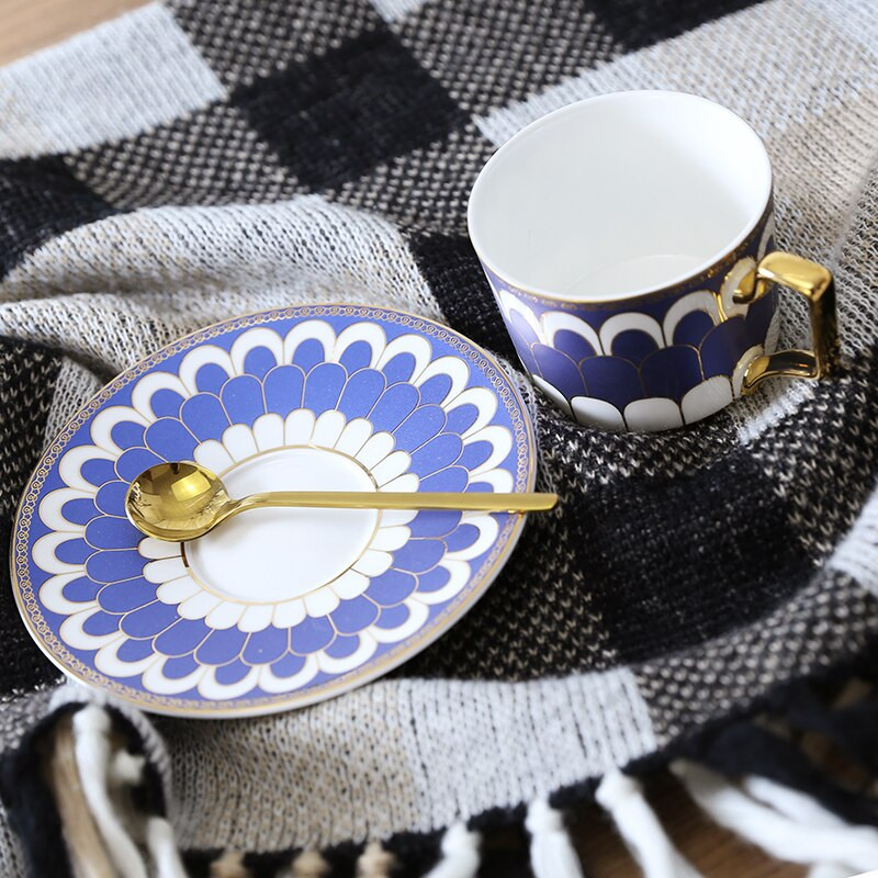 Luxus európai kávéscsészék Porcelán brit csészék fogantyúval, újrafelhasználható tasse A Cafe Ceramique háztartási kávéscsészék QJJ60BYD