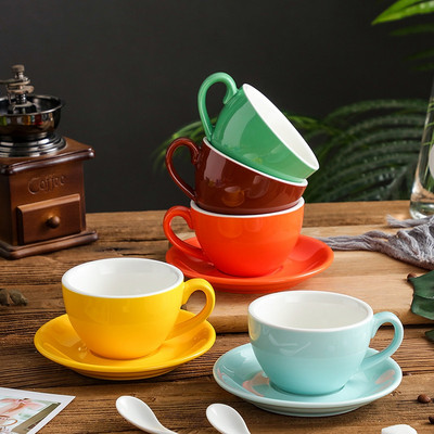 Kafijas krūze un apakštase Glancēts kapučīno Latte Porcelāna Dzērienu Kafijas trauku komplekti 220ml Keramikas galda piederumi Espresso Dāvana
